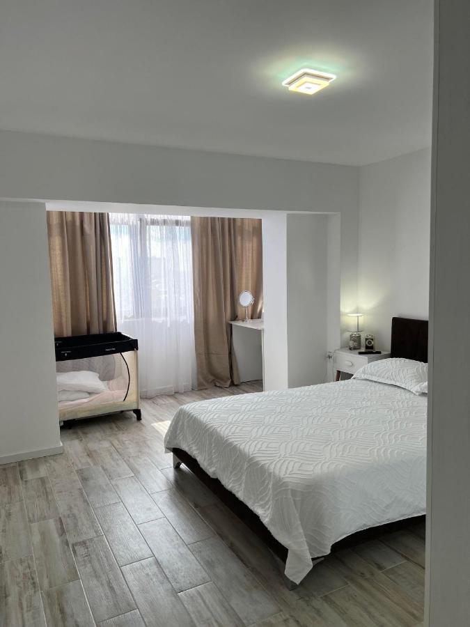 Luxurious Apartment With 3 Rooms And 2 Bathrooms In Corabia Екстериор снимка