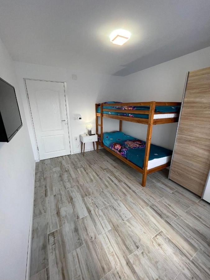 Luxurious Apartment With 3 Rooms And 2 Bathrooms In Corabia Екстериор снимка